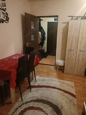 Apartament 3 camere semidecomandat etaj 2 