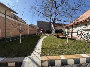 Casa central singur in curte  - 150 mp util - 411 mp curte - imagine 11