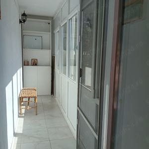 Închiriez apartament cu 3 camere în zona Bălcescu  - imagine 2