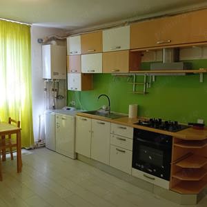 Închiriez apartament cu 3 camere în zona Bălcescu  - imagine 1