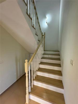 Triplex pe colt cu 2 fronturi stradale – Eleganta si confort in Dumbravita - imagine 6