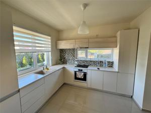 Triplex pe colt cu 2 fronturi stradale – Eleganta si confort in Dumbravita - imagine 9