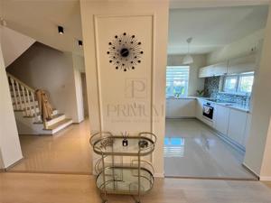 Triplex pe colt cu 2 fronturi stradale – Eleganta si confort in Dumbravita - imagine 8