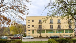 Hotel de vânzare în Reșița. Locație excelentă, funcțional imediat! Pretabil azil, clinică, birouri - imagine 2