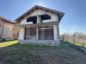 Casa la rosu P+M, Cernele (capatul lui 2), 420 mp teren, 149 mp utili