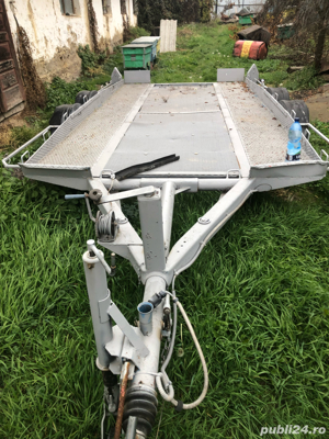 Trailer basculabil foarte robust pe arcuri .