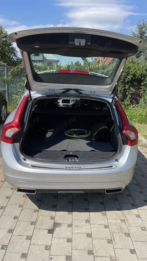 VOLVO V60 Plug in hybrid 4x4 an 2016 , 295 cai putere - imagine 3 VOLVO V60 Plug in hybrid 4x4 an 2016 , 295 cai putere - imagine 3