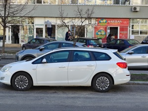 Super oferta! Opel Astra J Sport Tourer 1.3 Diesel, 2012, anvelope noi, ITP+RCA valabile - imagine 3 Super oferta! Opel Astra J Sport Tourer 1.3 Diesel, 2012, anvelope noi, ITP+RCA valabile - imagine 3