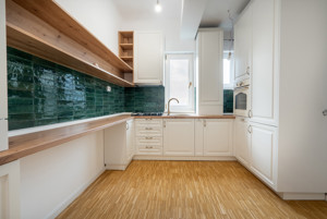 VAND APARTAMENT TREI CAMERE MAGNIFICE, SUPERB! APROAPE DE ORICE - imagine 3