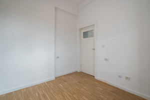 VAND APARTAMENT TREI CAMERE MAGNIFICE, SUPERB! APROAPE DE ORICE - imagine 9