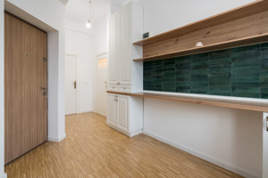 VAND APARTAMENT TREI CAMERE MAGNIFICE, SUPERB! APROAPE DE ORICE - imagine 5