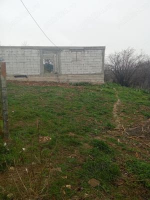 Casa la rosu, Ostrov - imagine 3