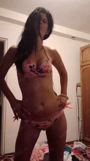 Disponibilă și ca dama de companie 