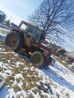 Tractor Internațional 1246 - imagine 4 Tractor Internațional 1246 - imagine 4
