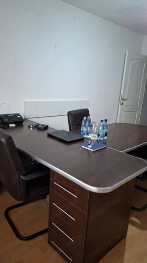 Ofer spre vanzare birou cu blat si 6 scaune