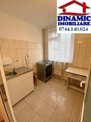Apartament 2 camere, etaj 3, central, 300 euro lunar. - imagine 4