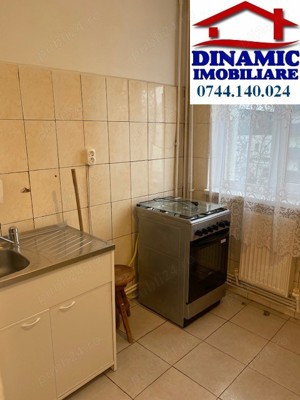 Apartament 2 camere, etaj 3, central, 300 euro lunar. - imagine 13