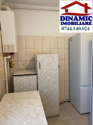 Apartament 2 camere, etaj 3, central, 300 euro lunar. - imagine 14
