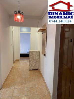 Apartament 2 camere, etaj 3, central, 300 euro lunar. - imagine 12