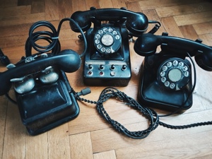 Vechi telefon cu disc,din comunism anii 1950-60,ebonita