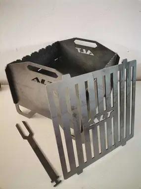 GRILL BBQ Transformer demontabil cu un gratar si 6 locuri pt frigarui