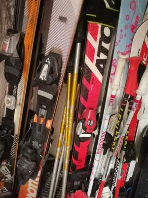 Echipament complet ski - schiuri, legaturi, clapari, bete si casca