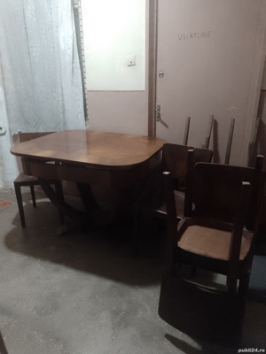 Vând masă masivă din lemn extensibilă cu 4 scaune 