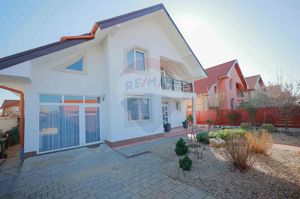 Casă cu 5 camere de vânzare în zona Episcopia Bihorului