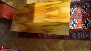 Vand măsuță frumoasa din lemn culoare natur deschis,lacuita, stare foarte buna - imagine 3