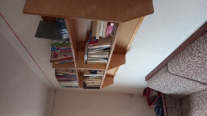 Vand 2 etajere perete  suspendate frumoase, cu cate 2 polițe fiecare, stare f buna, culoare deschisa