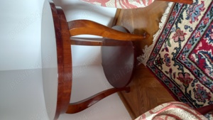 Vand masa din lemn masiv,model retro,lacuita,culoare inchisa,lacuita,stare f buna - imagine 2