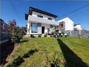 Vila deosebita pe Soseaua Rediu vis-a-vis de lac - imagine 4