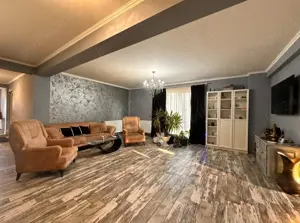 Vila de vânzare în Palazu Mare, Constanța   Proprietate spațioasă într-o zonă liniștită - imagine 2