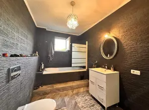 Vila de vânzare în Palazu Mare, Constanța   Proprietate spațioasă într-o zonă liniștită - imagine 9