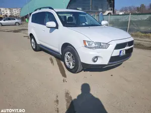 Vând Mitsubishi Outlander 2011
