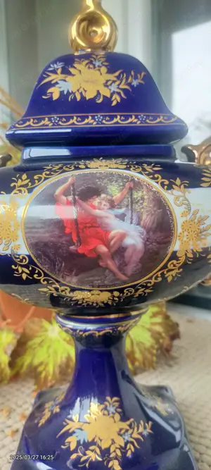 Vas albastru porțelan 