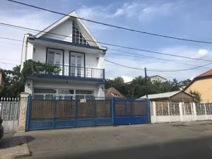 Proprietar, inchiriez apartament cu 3 camere, 2 bai, etaj I vila, str. Victor Hugo