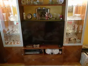 Vand Mobila Living cu vitrine din sticla si interioare cu oglizi si lumini - imagine 3