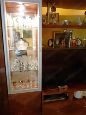 Vand Mobila Living cu vitrine din sticla si interioare cu oglizi si lumini - imagine 2