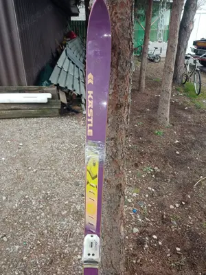 Vând schiuri stare bună 