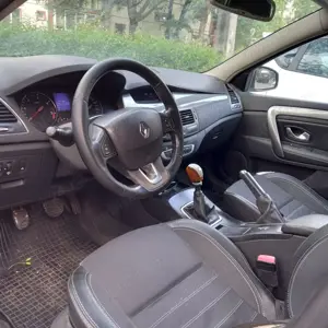 Vand Renault Laguna 3  an 2011 motor1,5 diesel . Pret 3050 Euro - imagine 4