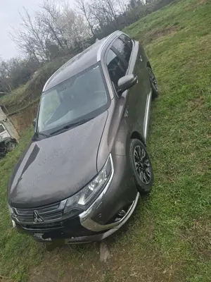 Vand Mitsubishi Outlander  - imagine 2