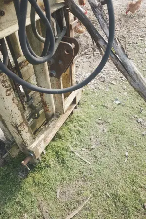 Elevator/ stivuitor în tiranț la tractor cu distribuitor propriu - imagine 3