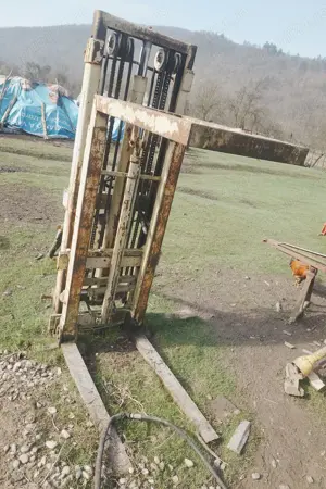 Elevator/ stivuitor în tiranț la tractor cu distribuitor propriu - imagine 6