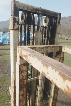 Elevator/ stivuitor în tiranț la tractor cu distribuitor propriu - imagine 4