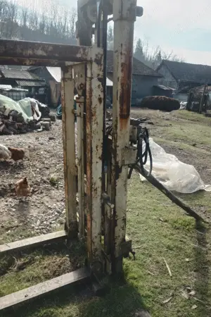 Elevator/ stivuitor în tiranț la tractor cu distribuitor propriu - imagine 8