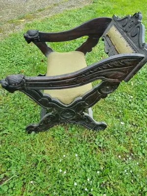 Scaunel antic sculptat,italian