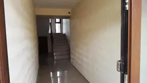 Vand apartament 3 camere Floresti - imagine 2