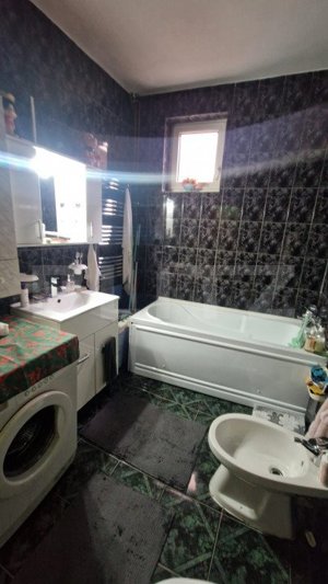 Casa in Centru Civic 4 camere , D +P+ E , PLUS SPATIU COMERCIAL  - imagine 2