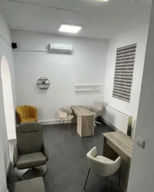 Post de lucru, manichiura pedichiura in salon de infrumusetare - imagine 4